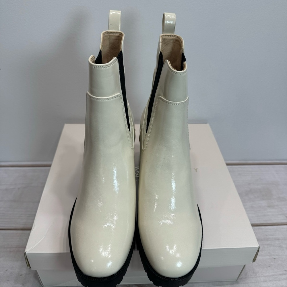 Heeled Platform Chelsea Boots Cream Patent Faux Leather Chinese Laundry Lug Sole - Picture 4 of 11